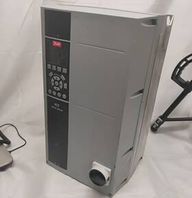Danfoss 131l2616 Vlt Hvac Drive Ip55 Vfd 200-240v 3-phase 2hp 1.5kw