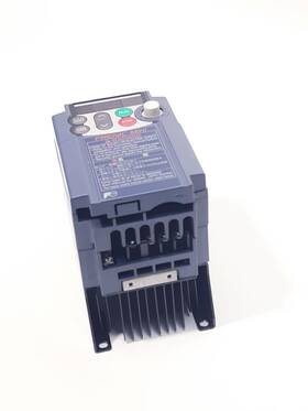 Frno.75c1s-2j Fuji Frequency Inverter 50/60 Hz To 400 240v 5.3amp Frno.75c1s-2j Fuji Frequency Inverter 50/60 Hz To 400 240v 5.3amp